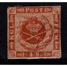 4 sk. brun. Punkteret udfyldning i hjørnerne. Ustemplet.