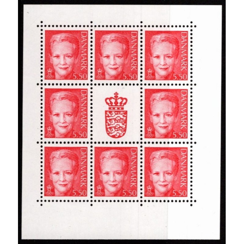 vigtigste bryder ud Uretfærdighed Danmark. Småark med 8 mærker samt vignet i midten. Dronning Margrethe II.  Postfrisk.