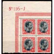 Danmark. 27 øre rød/sort, Chr. X. Postfrisk 4-blok med øvre hjørnemarginal J-116. AFA 2.200 kr.
