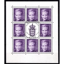 Danmark. Småark med 8 mærker samt vignet i midten. Dr. Margrethe.