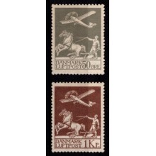 Gammel luftpost. 50 øre grå & 1 kr. brun. Ustemplet.