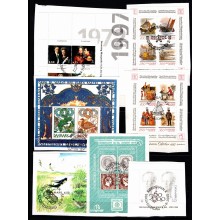 Danmark. Lot med forskellige frimærker, komplette sæt og miniark på  klip. Stemplet.